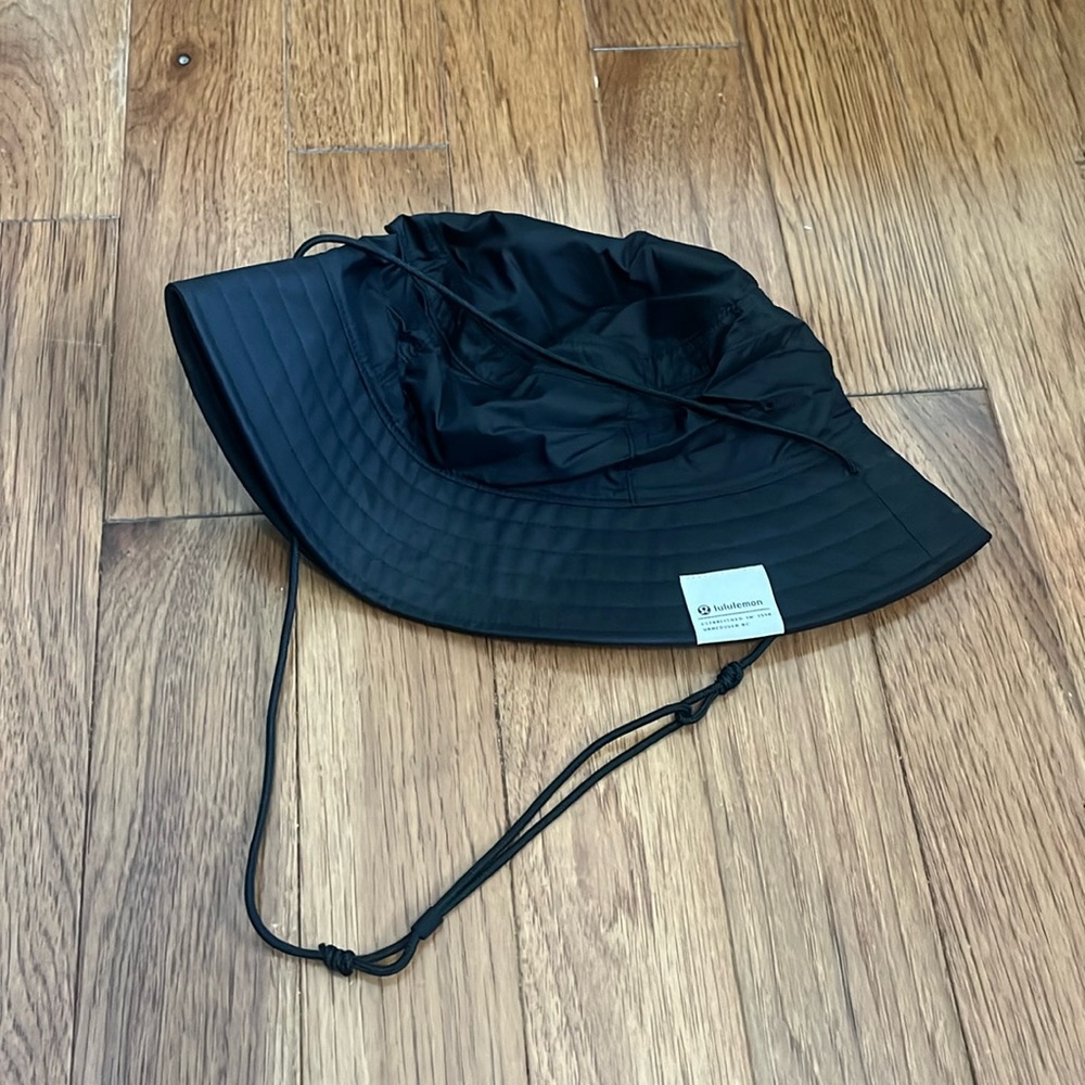 Lululemon black bucket hat